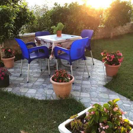 Garden Villa *